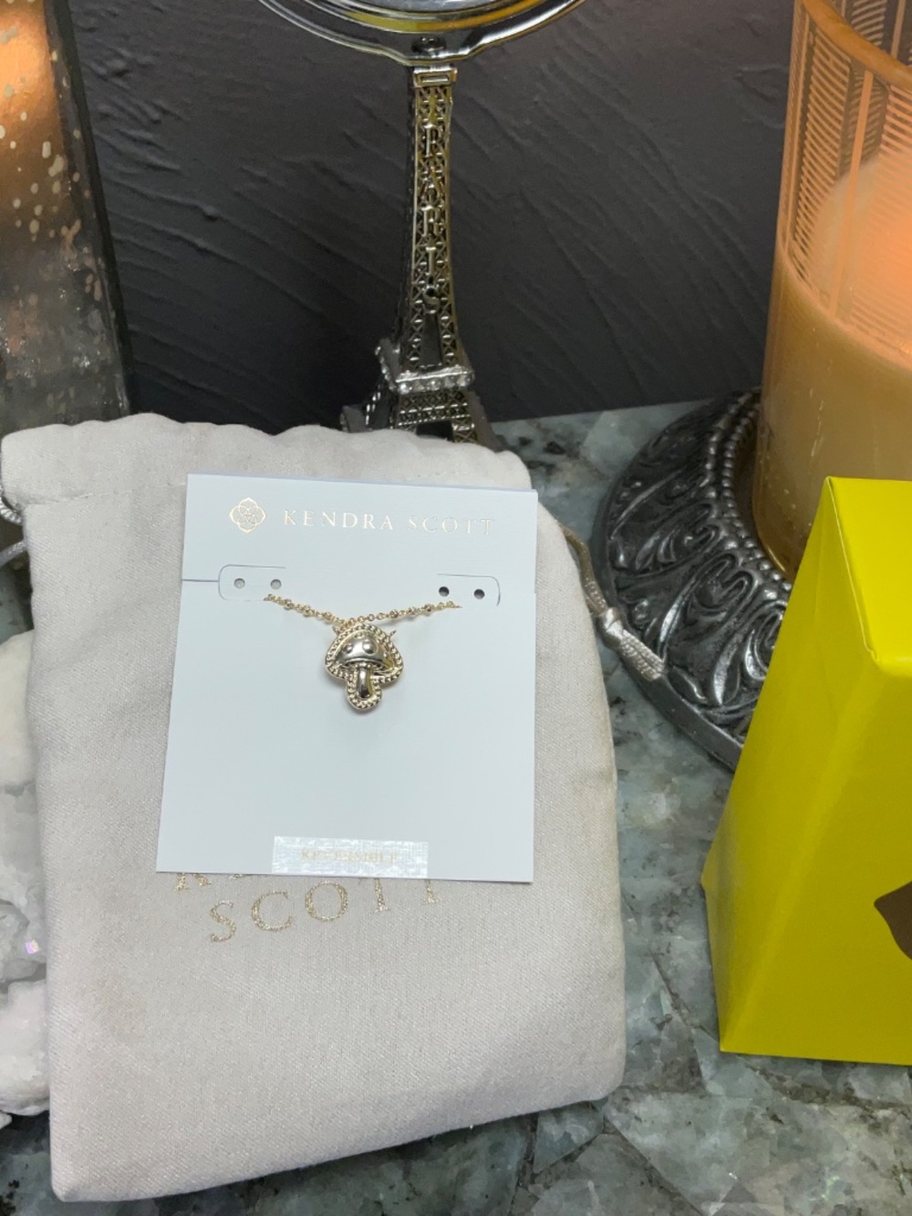 Kendra Scott Mushroom Gold Short Pendant Necklace in Brown Mix - Picture 5 of 8